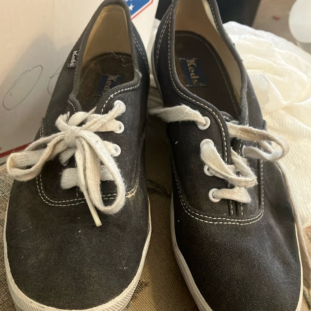 FINAL MARKDOWN Ladies keds 6 1/2